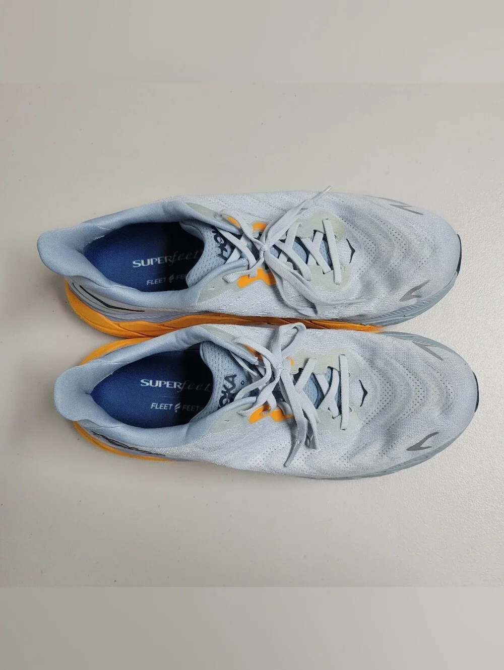 HOKA One One Arahi Men's Men's Light Blue & Orange Running Shoes Size 12D.